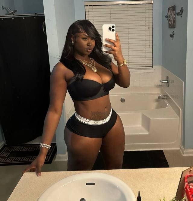 Hi daddy😋,all my holes are available for you to explore💦text me daddy 929-802-4096 I will take care of you 😋💦 - Image 2